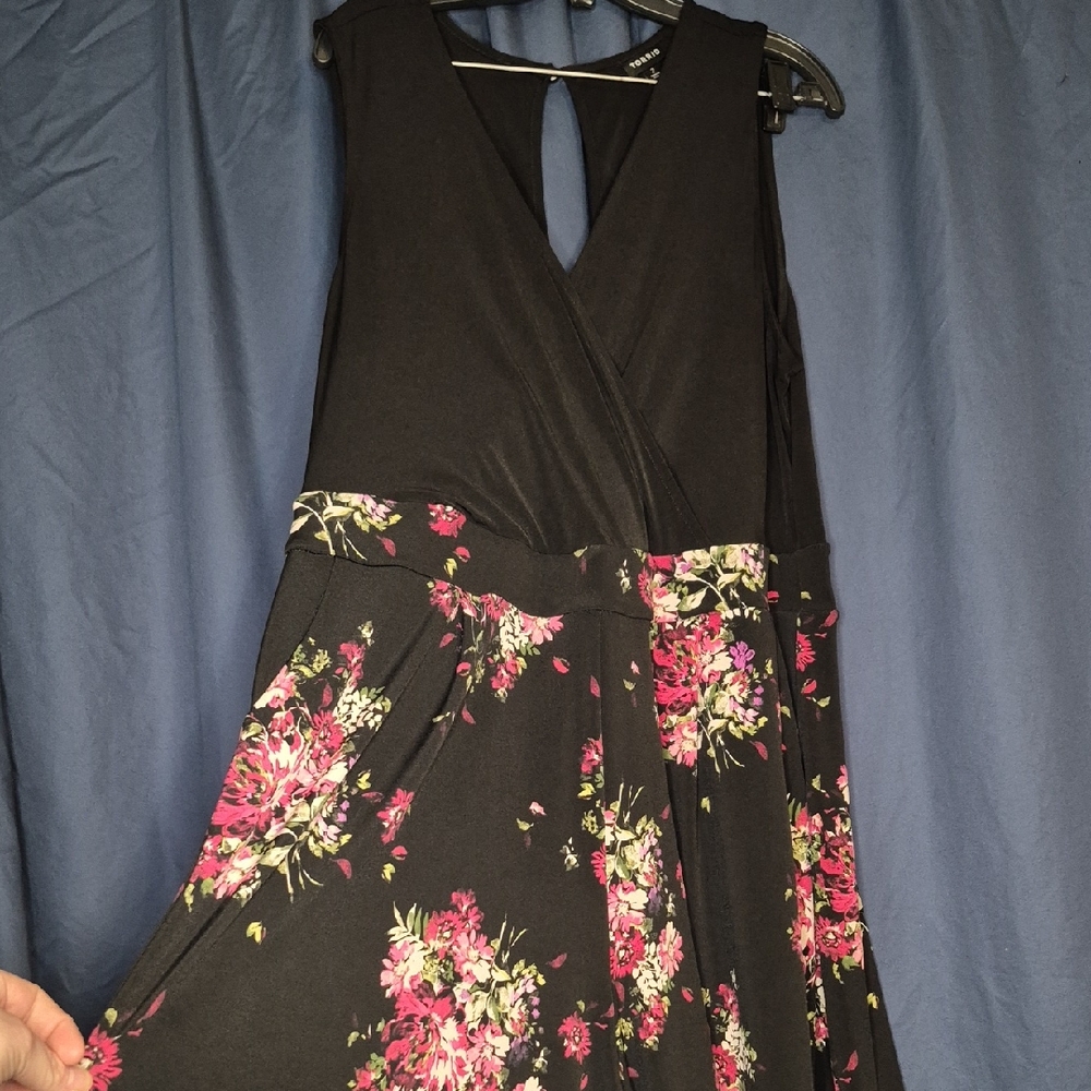 Torrid Black Midi Dress with Vibrant Pink Floral Pattern